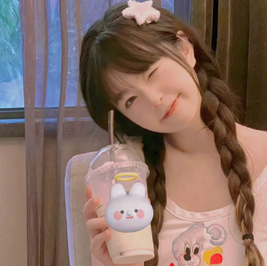 穿书后带着系统攻略神秘反派